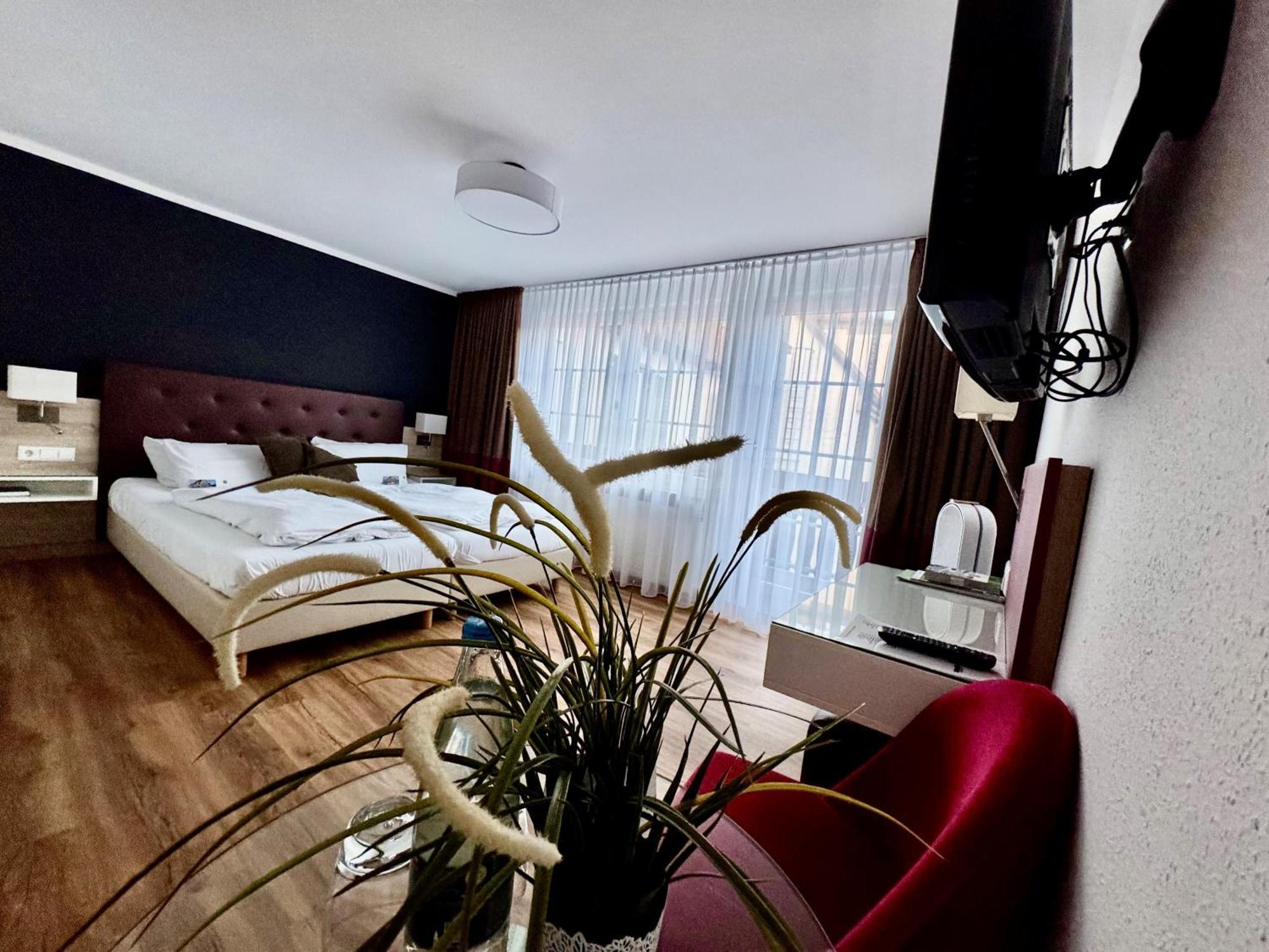 Flair Hotel Vier Jahreszeiten Bad Urach Exterior photo