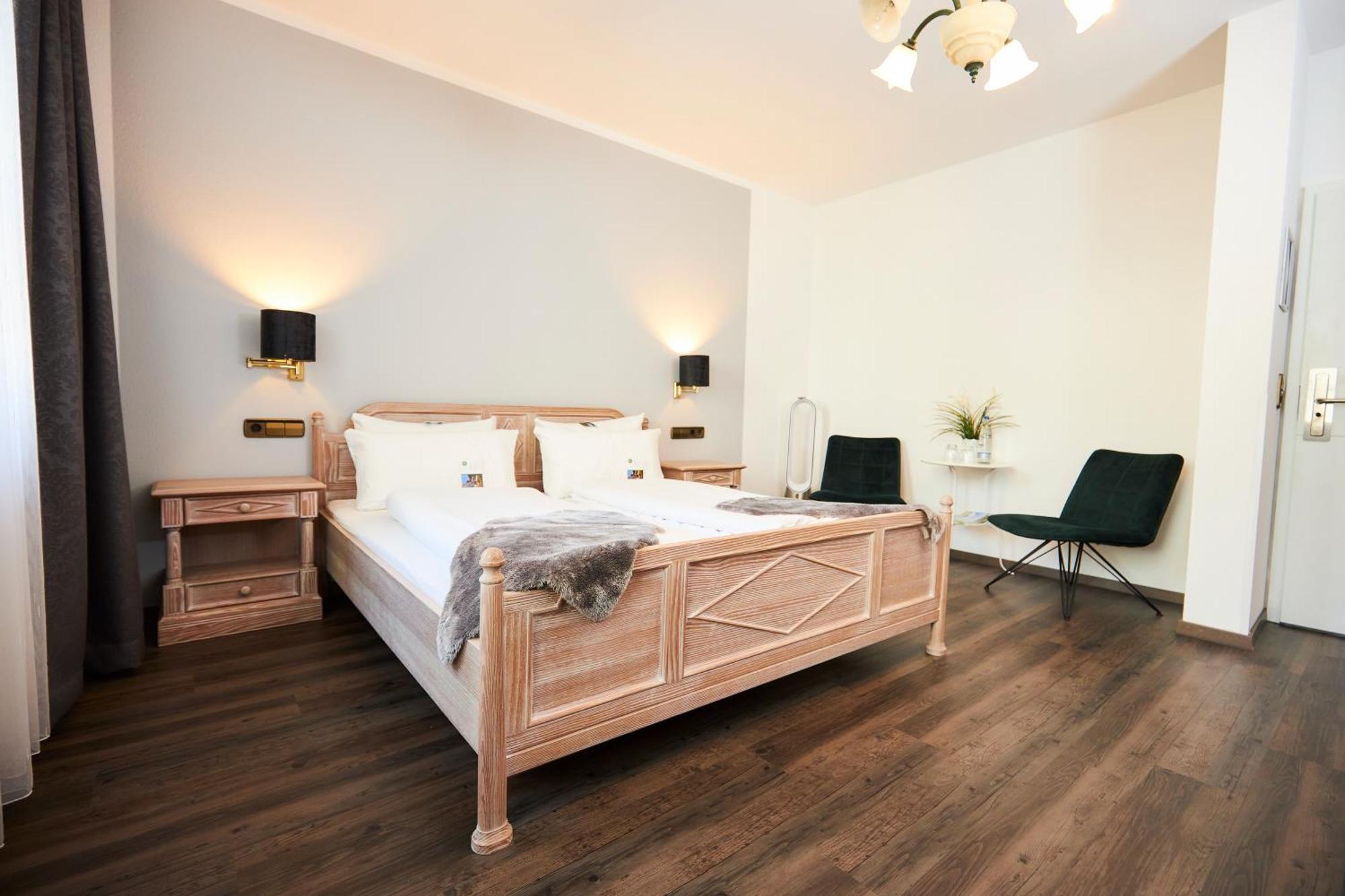 Flair Hotel Vier Jahreszeiten Bad Urach Exterior photo