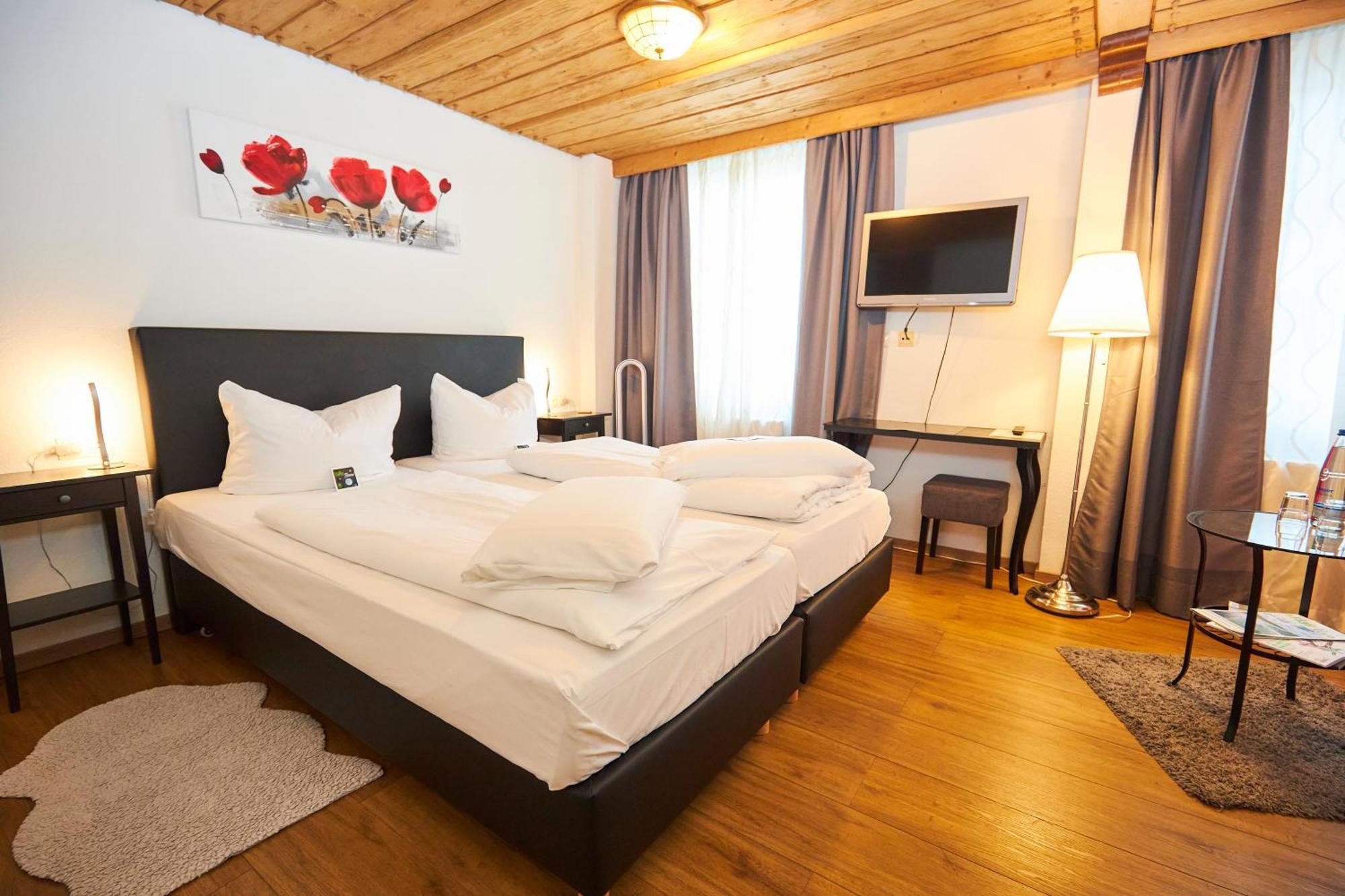 Flair Hotel Vier Jahreszeiten Bad Urach Exterior photo
